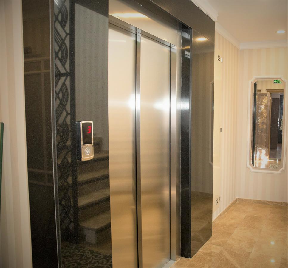 Ahmet Efendi Konagi Hotel Istanbul Bagian luar foto A residential elevator