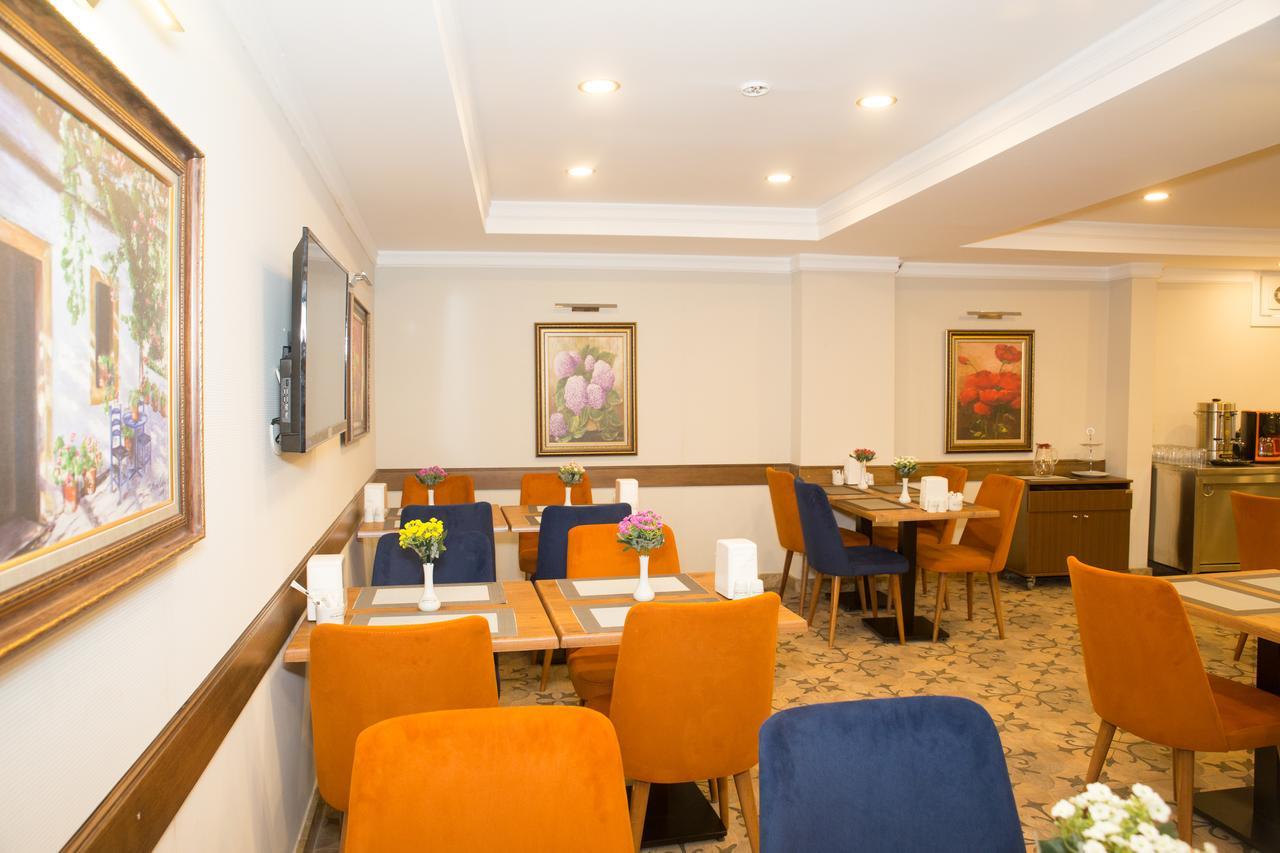 Ahmet Efendi Konagi Hotel Istanbul Bagian luar foto The lounge at Istanbul Atatürk Airport