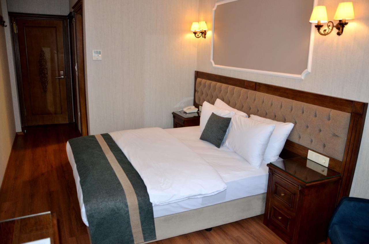 Ahmet Efendi Konagi Hotel Istanbul Bagian luar foto A bed